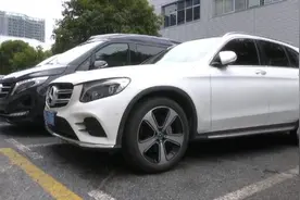 后怕！奔驰爆了两胎，高速上开了半小时，仪表盘毫无提醒！4S店：没有胎压报警功能图片