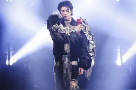 蔡徐坤“迷”2021巡回演唱会后续场次延期举行图片