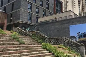 南川东街的时空魔法：棚户区变身文旅新地标，半年接待游客超400万人次图片