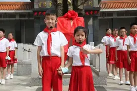 “红色基因代代传”教育基地揭牌仪式在吉林市革命烈士陵园举行图片