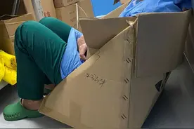 烟台抗疫瞬间：凌晨4点，她蜷缩在纸壳箱里睡着了图片