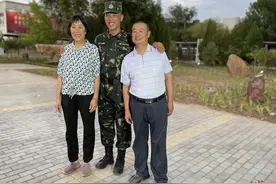 “我宁愿死在这里，也绝不给中国丢脸！”血性营长当选“最美新时代革命军人”图片