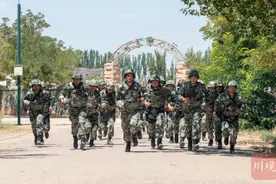 走近“最美新时代革命军人”、第76集团军某特战旅营长刘近——“魔鬼”教头的刚与柔图片