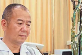 三星堆博物馆文物修复师郭汉中——修旧如旧 重现神韵（工匠绝活）图片