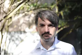 “出身”对有些人来说是特权，对另一些人却是诅咒｜专访图片