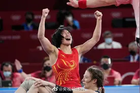 又见读秒反杀！孙亚楠晋级自由式摔跤50公斤级决赛图片