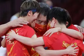 王楠看女团决赛落泪，丈夫透露原因：孙颖莎的教练刚经历过心脏手术图片