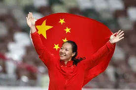 神奇第一投演绎历史轮回，刘诗颖夺得中国首枚标枪奥运金牌图片