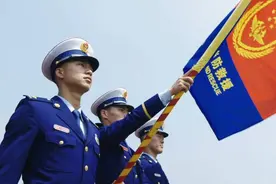 火焰蓝传承荣光！2021上海消防计划招录消防员600名视频封面