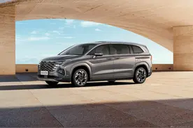 配备按键式电子换挡 北京现代库斯途内饰细节发布图片