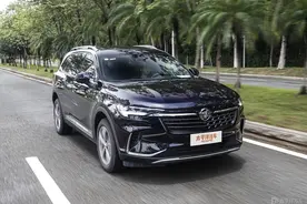 虽然少两个座位，但五座版的昂科威Plus带来更高性价比的乘坐享受图片