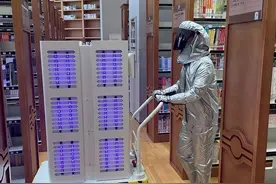 助力读者安心阅读 威海图书馆引进“移动式图书杀菌机”图片