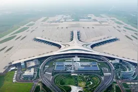 就在今天！青岛胶东国际机场迎来首航航班图片