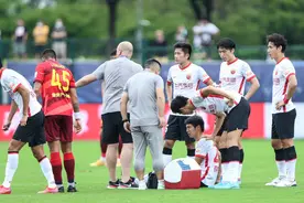 于海染红、杨世元洛佩斯伤退，颜骏凌扑点！海港0-1河北队图片
