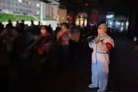 疫情下的“女汉子”图片