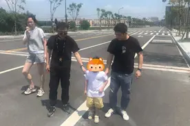 杭州街头有人“拐卖小孩”？查清了图片