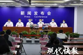 老年人不会用智能手机怎么办？南京疾控专家：可进行身份登记，签署承诺书进入公共场所图片