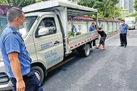 新桥街道严厉整治货车占道摆卖图片