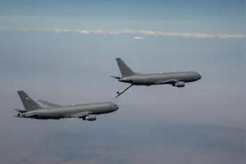 日本首架KC-46A加油机完成首次空中加油测试，方式很独特图片