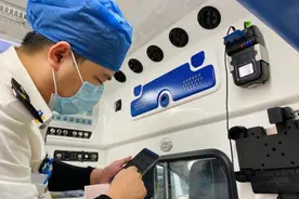 记者体验“5G救护车”：生命体征数据实时传送，上车就能享受专家远程诊断图片