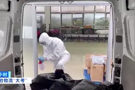 疫情下，这里按下“暂停键”！中高风险区域快递怎么送？记者探访图片