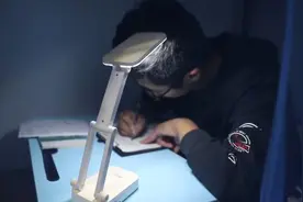 体育生考全省273名圆梦大学：高考前两百天常挑灯夜读视频封面