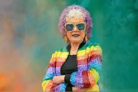 女性主义艺术家朱迪·芝加哥回顾展：呈现60余年先锋思考图片