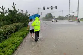 截至23日12时15分 日照市区27处路口路段实施交通管制图片