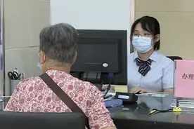 设老人专窗、“手把手”服务，政务服务中心助长者“办事易”图片