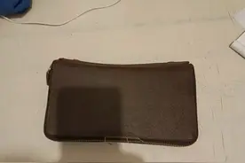 凌晨，广州番禺这位小区保安拾到钱包，连夜追寻到失主图片