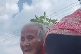 百岁奶奶被儿孙宠成“网红”！网友直呼羡慕图片