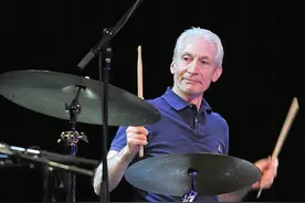 滚石乐队鼓手沃茨去世，曾两次随这支传奇乐队来华演出图片