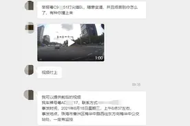 小车强行打尖插队，司机开窗叫嚣：“你撞过来啊！”图片