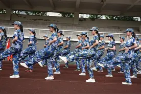 杭州市各校军训进行中！看新生军训风采，军训花样打开方式趣味多图片