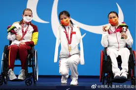 游泳冠军卢冬这一蹲，彰显格局图片
