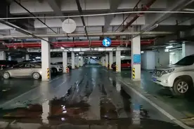 钦州一小区开发商隐瞒抵押事实，业主买了5年的车位被拍卖图片