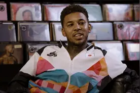 尼克杨谈与科比回忆：他让我们把自己的科比球鞋脱下来图片