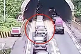 高速上出车祸，一查司机竟是无证驾驶：我科目一考了11次没过……图片