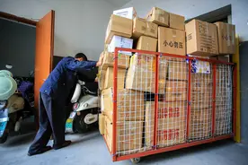 六大快递巨头集体涨派费首日，小哥无感：涨一毛，罚一百，有意思吗？图片