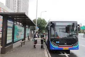 每座城市都有一趟2路汽车，青岛的已经跑了60多年……图片