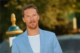 “卷福”携新片亮相威尼斯 胡须造型尽显大叔魅力图片