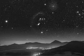 恒星是什么颜色的图片