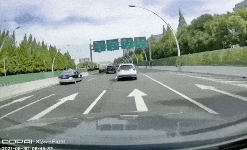 【监管】接打电话、连续变道……这6起交通违法案例被曝光图片