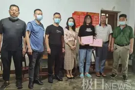 贫困女孩考上大学为学费发愁，爱心人士纷纷捐款图片