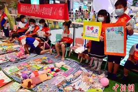 福州：小学生摆摊 助力“星”儿图片