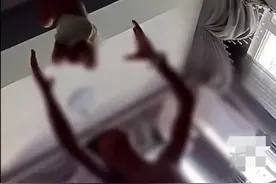 男子挤压“高抛”婴儿被疑虐待幼儿 警方：已被带回公安机关图片