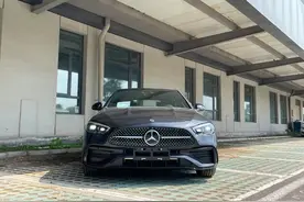 全新奔驰C级：更具锐度的外观下，舒适与优雅仍是内核 | 试驾图片