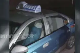 深夜，姐夫小舅子组团“下手”，3分钟撬门偷走车内财物，警察蜀黍出手了图片