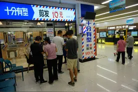 调查｜超市门口的10元快剪店，为啥店员顾客都说好？图片