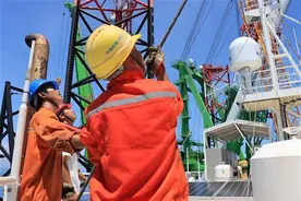 47台湖北造“大风车”装上广东海上风电场图片